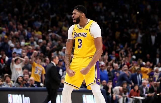 九五至尊VI-戴维斯膝盖拉伤至少缺席4周 湖人迎赛季至暗时刻