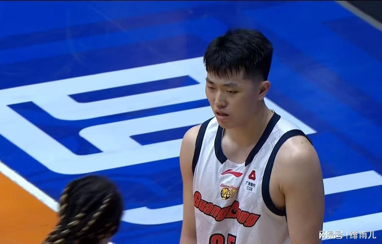 九五至尊VI-扶正张皓嘉+挤走黄明依！广东队大比分狂胜四川，杜锋用人被质疑